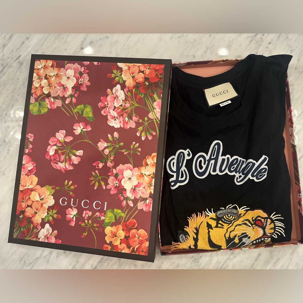 Gucci Black T-Shirt with Logo Detail